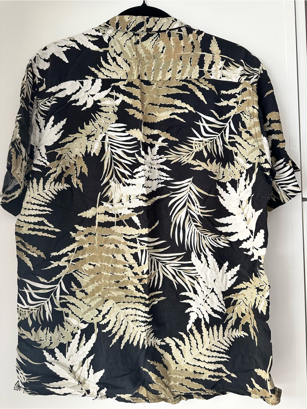 Zara Black Button-Down Short Sleeve Shirt with Cream and Tan Fern Print